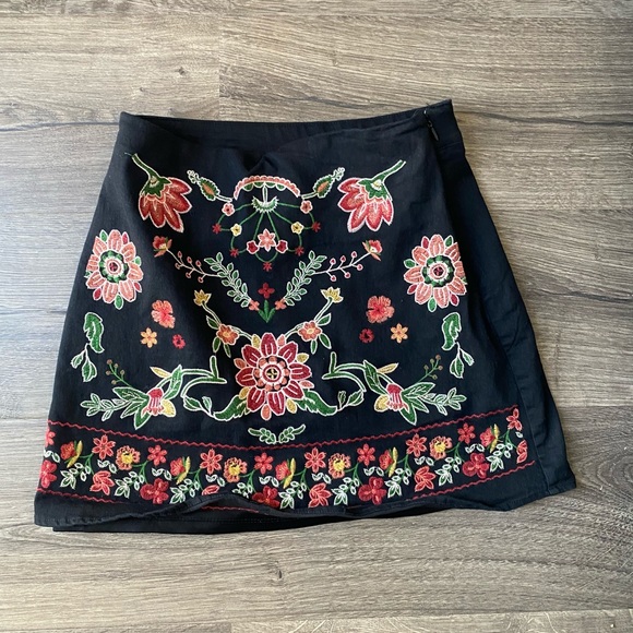 Embroidered skirt - Picture 1 of 1